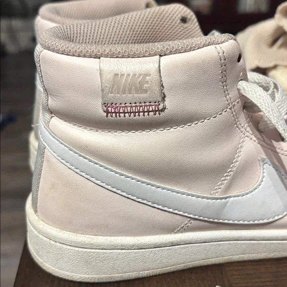 Nike Light Pink Women’s 6 - Picture 2 of 3